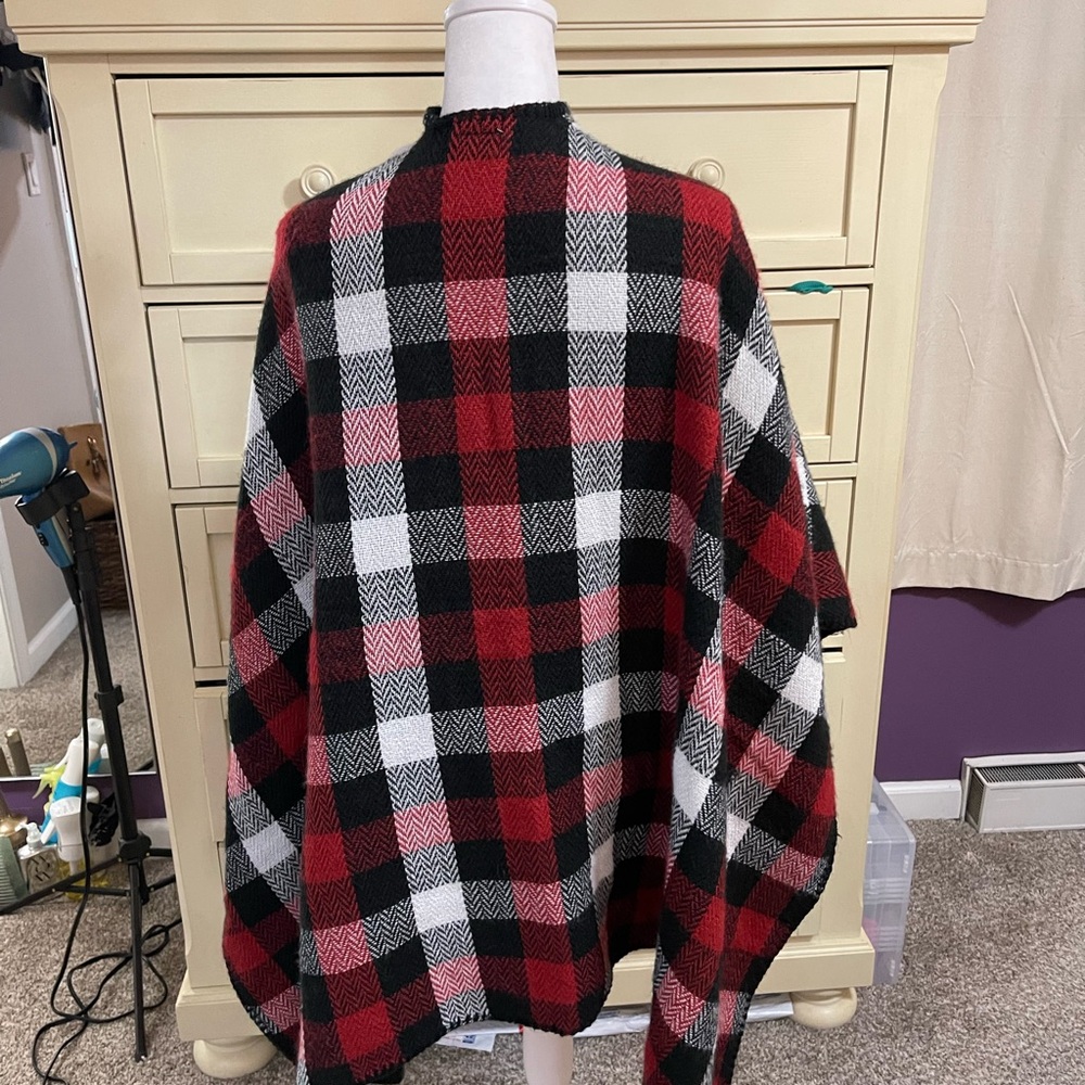 Woolrich Reversible one-size Poncho Wrap in plaid and Black - great‎ condition - Picture 2 of 5